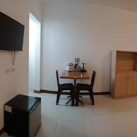 __Aplaridel Inn Suites__ Angeles Bagian luar foto