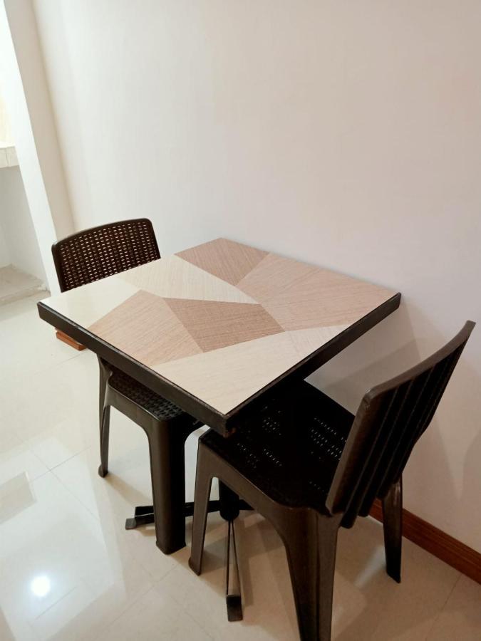 __Aplaridel Inn Suites__ Angeles Bagian luar foto